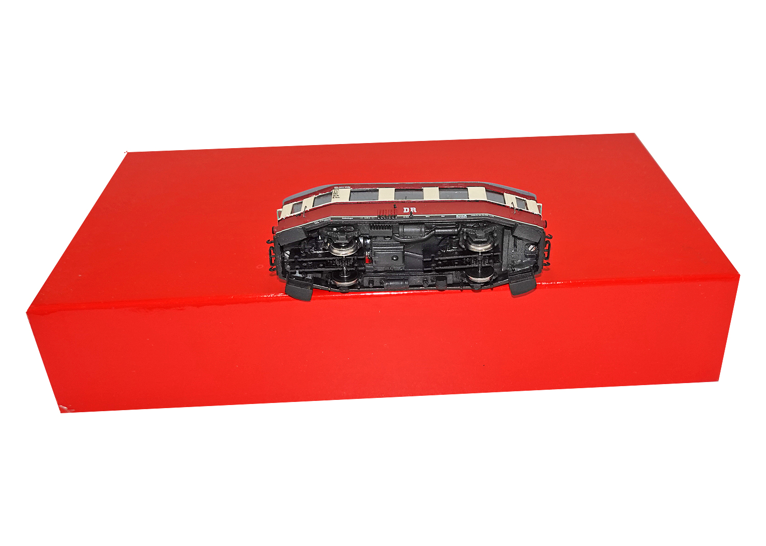 Panier 1342-22 H0m DR Dieseltriebwagen VT 133 522 Fertigmodell beige/rot