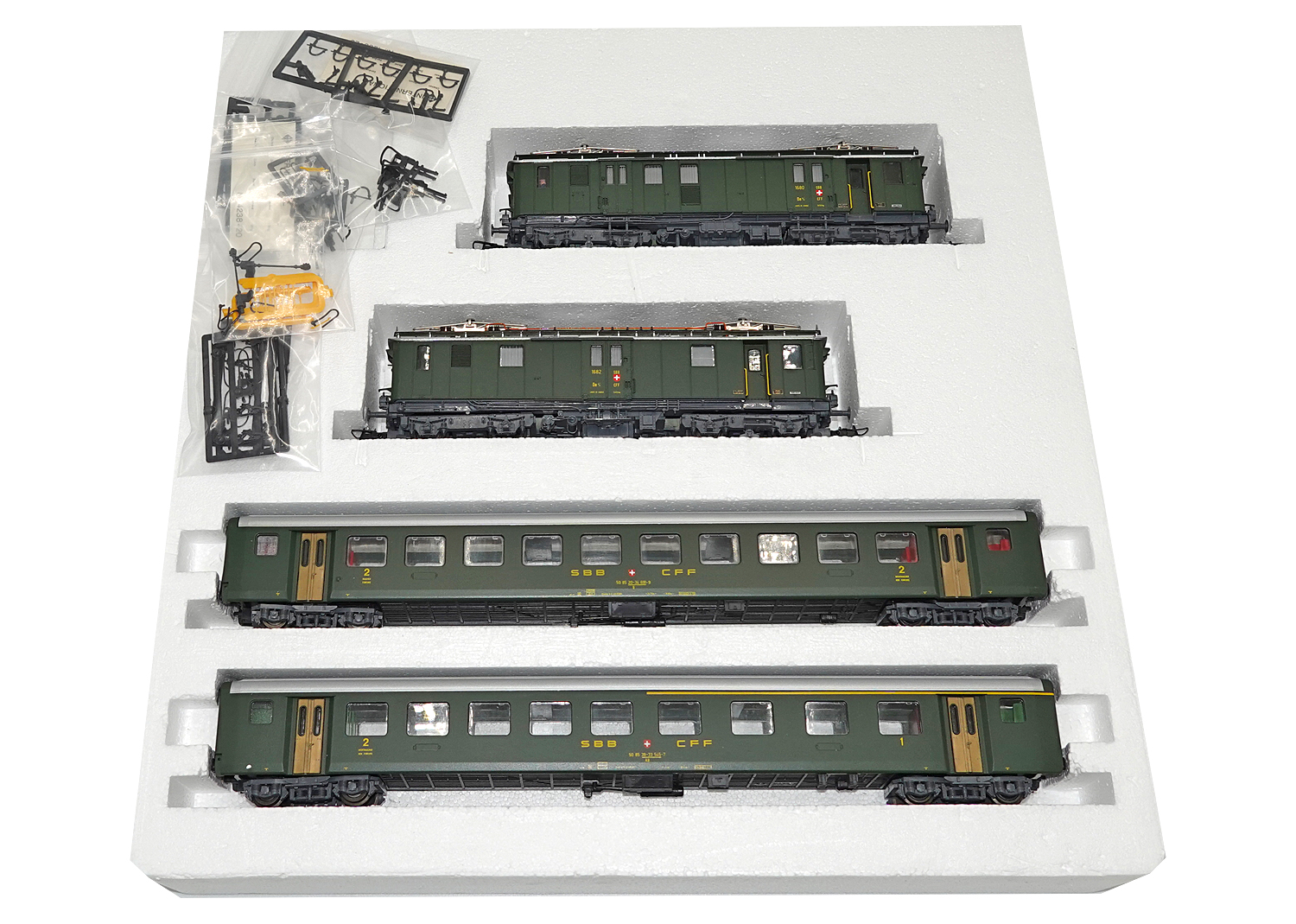 Roco 43024 SBB Pendelzug-Set 4-tlg. De 4/4 Sulgener DC 