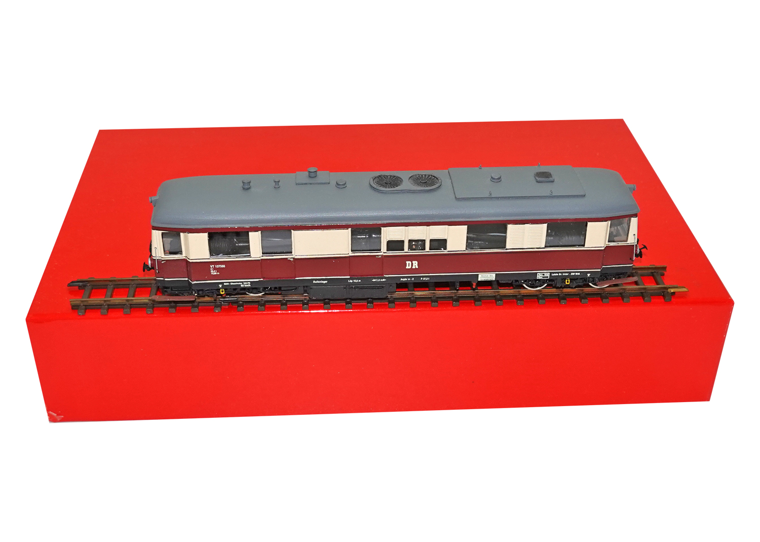 Panier 1301-22 H0m DR Dieseltriebwagen VT 187 025 Fertigmodell beige/rot