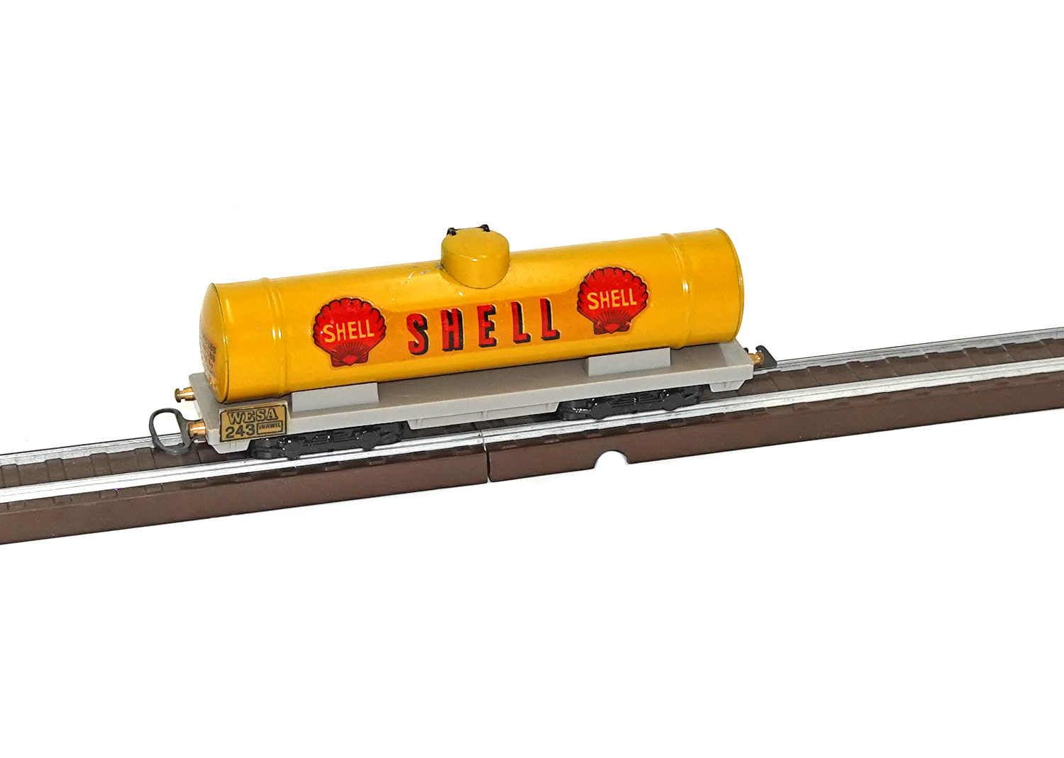Wesa 243 Zisternenwagen Shell gelb