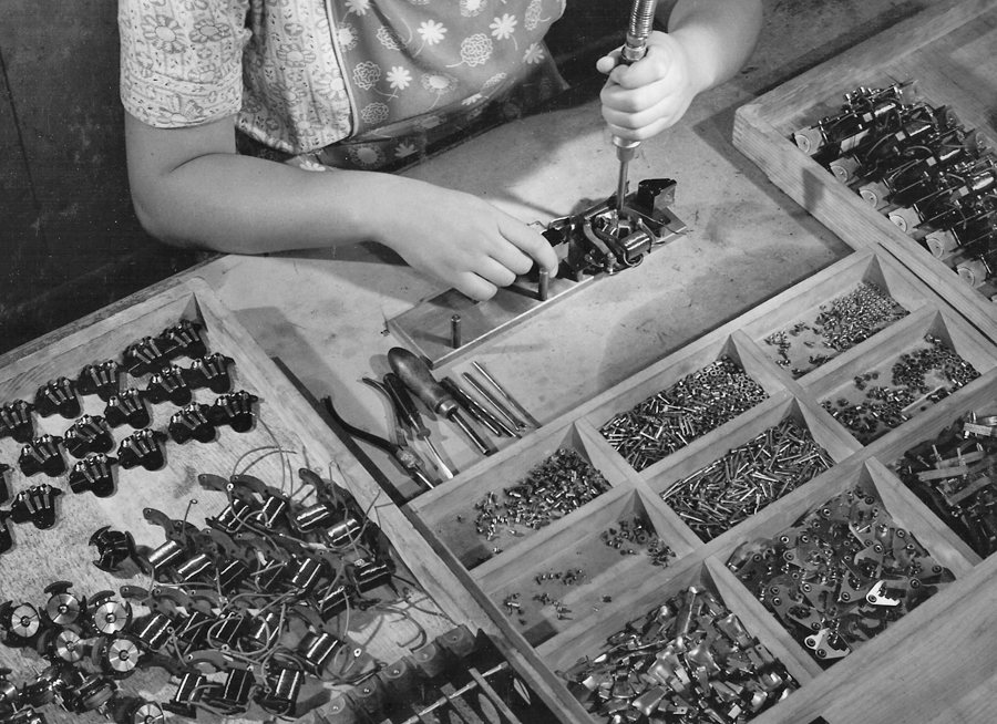 Buco Spur 0 Lok-Motoren Endmontage anno 1952 by Geschichtsforschung Amiba Buco Spur 0 Lok-Motoren Endmontage anno 1952 by Geschichtsforschung Amiba