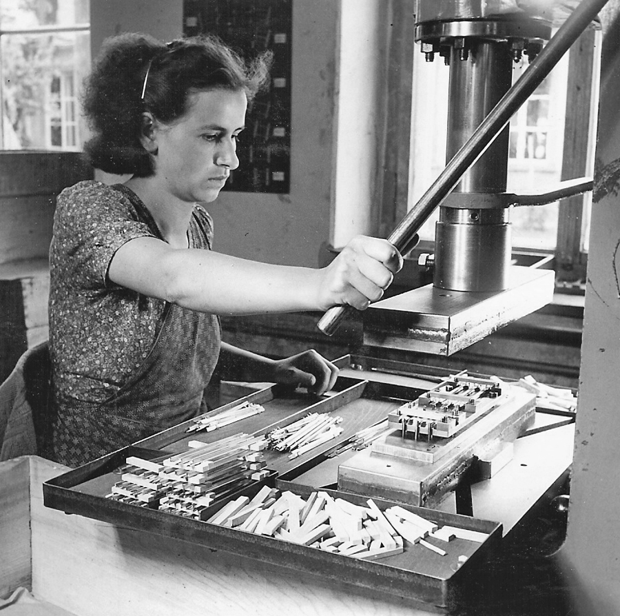 Buco Spur 0 Gleis-Schienennägel Montage anno 1952 by Geschichtsforschung Amiba Buco Spur 0 Gleis-Schienennägel Montage anno 1952 by Geschichtsforschung Amiba