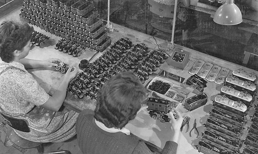 Buco Spur 0 Lok Vormontage der Lokomotiven 304 anno 1952 by Geschichtsforschung Amiba Buco Spur 0 Lok Vormontage der Lokomotiven 304 anno 1952 by Geschichtsforschung Amiba