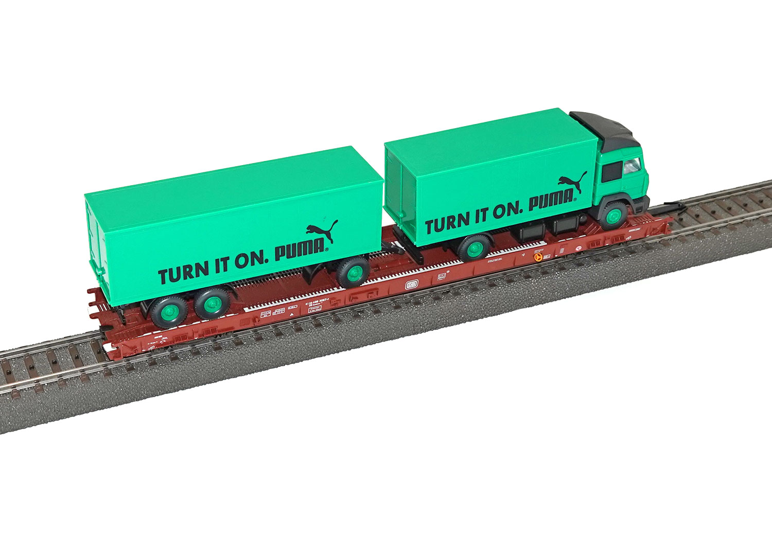 Märklin 4843 DB Niederflurwagen RoLa DB mit LKW Puma   Märklin 4843 DB Niederflurwagen RoLa DB mit LKW Puma