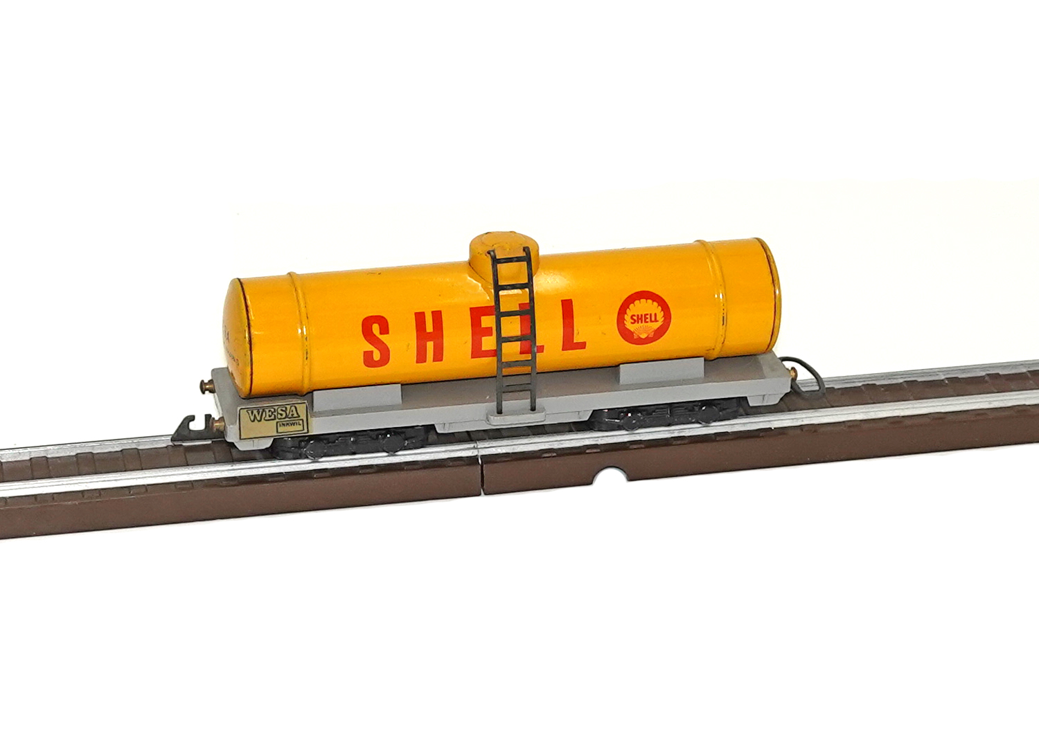 Wesa 243 Zisternenwagen Shell gelb