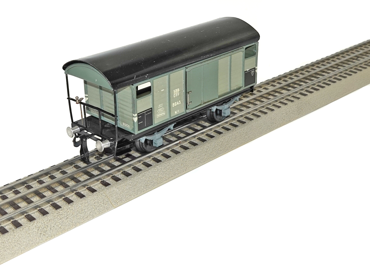 Buco 0 8645 Gedeckter Güterwagen grau mit Plattform (18 cm)