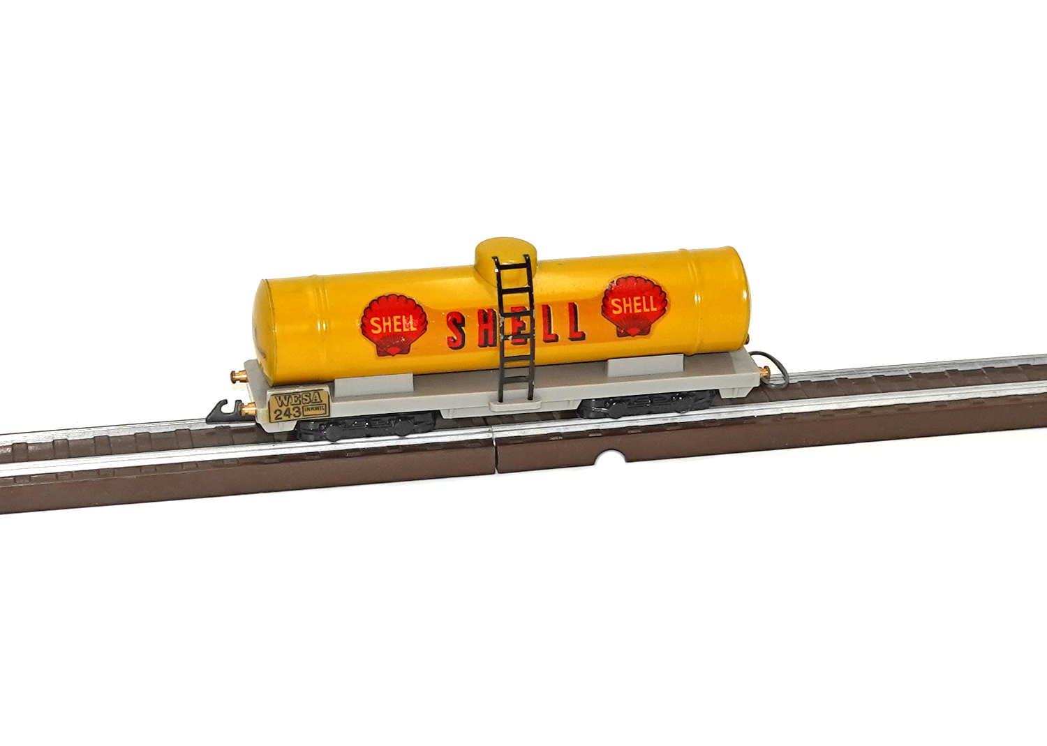 Wesa 243 Zisternenwagen Shell gelb