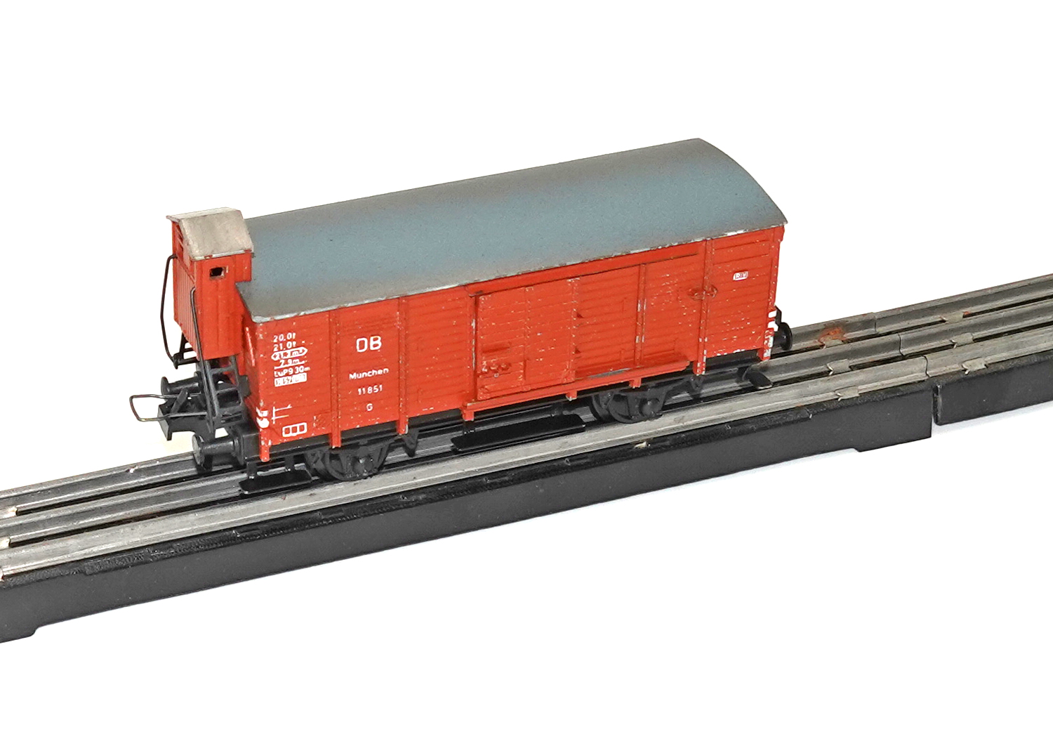 Trix Express 3420 ged. Güterwagen mit Bremserhaus braun Trix Express 3420 ged. Güterwagen mit Bremserhaus braun