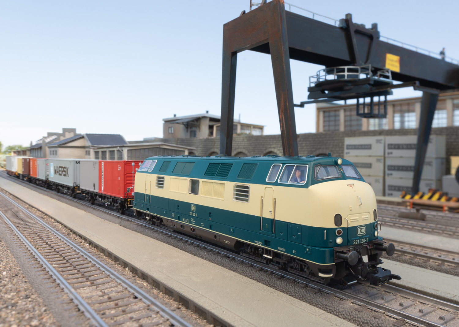 Märklin 37824 DB Schwere Diesellokomotive Baureihe 221  Märklin 37824 DB Schwere Diesellokomotive Baureihe 221