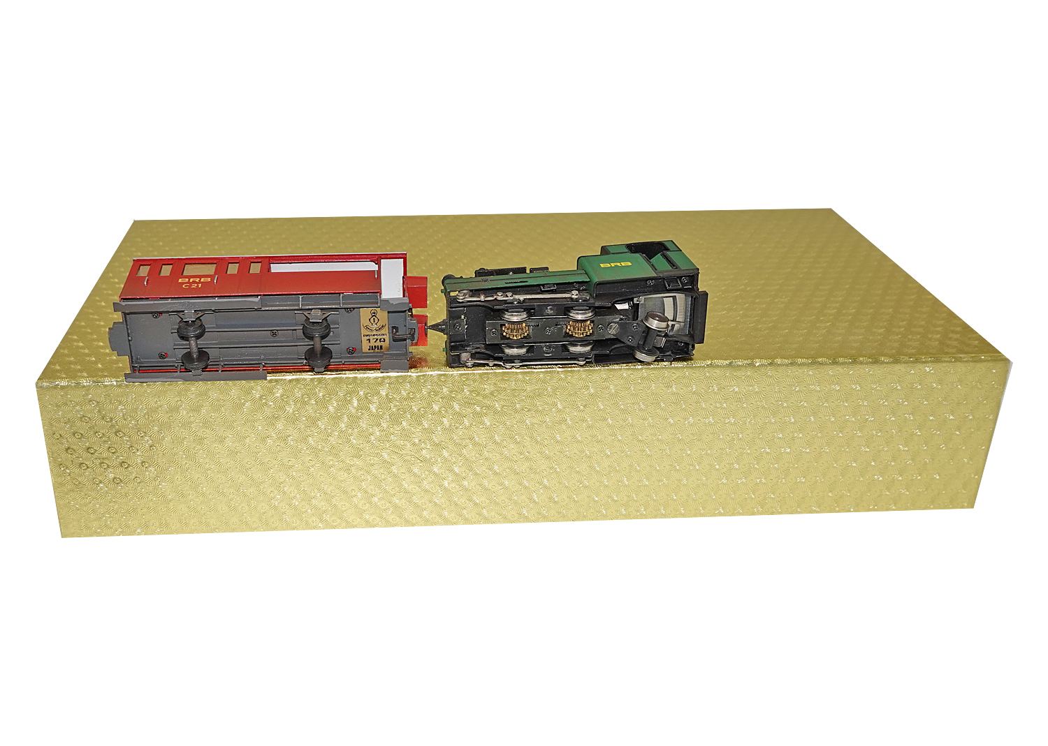 Ferro Suisse H0e BRB Dampflok mit Vorstellwagen C21 und Milchwagen DC