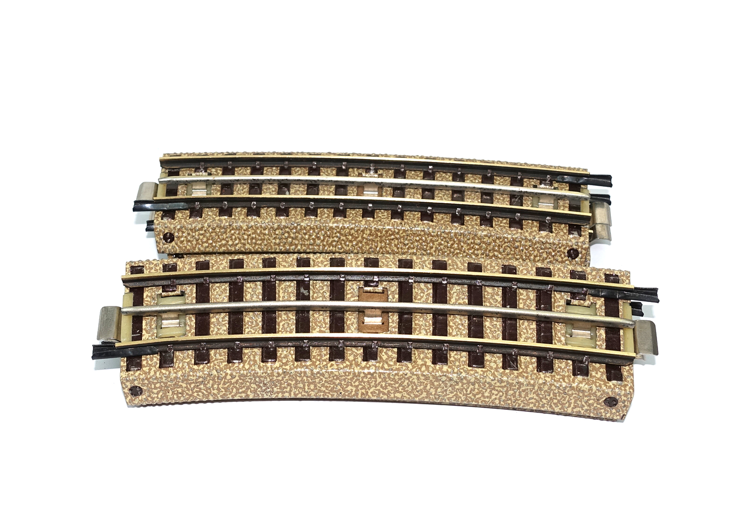 Märklin 3700A1/2 Gleis mit Mittelschiene für Parallelkreis A1/2  Märklin 3700A1/2 Gleis mit Mittelschiene für Parallelkreis A1/2