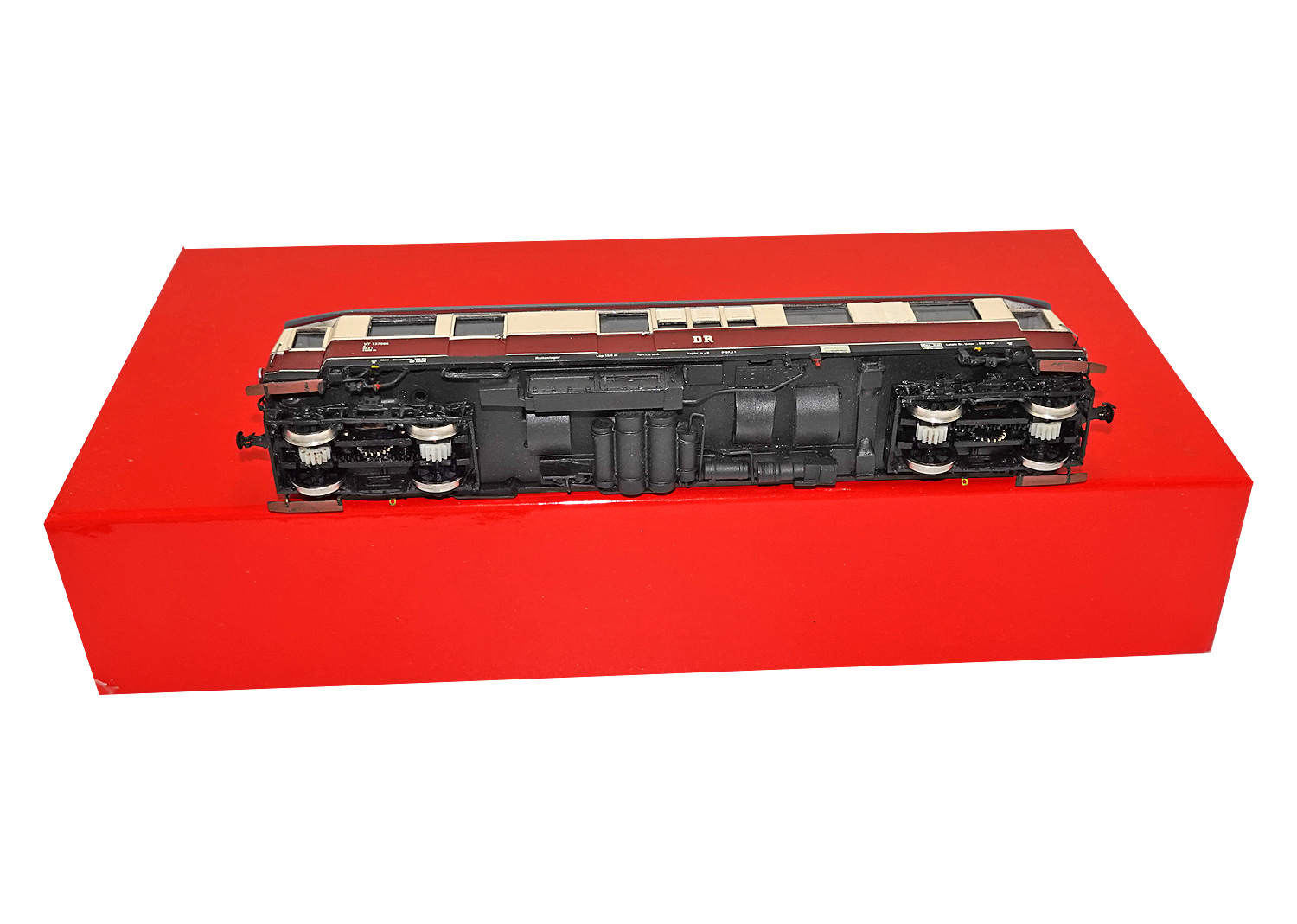 Panier 1301-22 H0m DR Dieseltriebwagen VT 187 025 Fertigmodell beige/rot