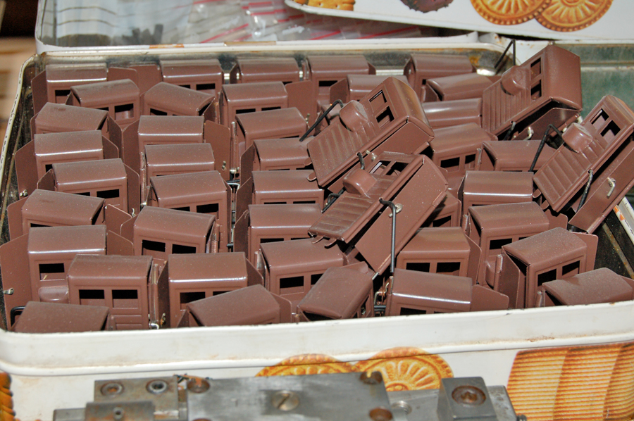 Buco Spur 0 Produktion Bremserhaus Montage für die Güterwagen anno 2009 by Fritz Krähenbühl in Thun Buco Spur 0 Produktion Bremserhaus Montage für die Güterwagen anno 2009 by Fritz Krähenbühl in Thun