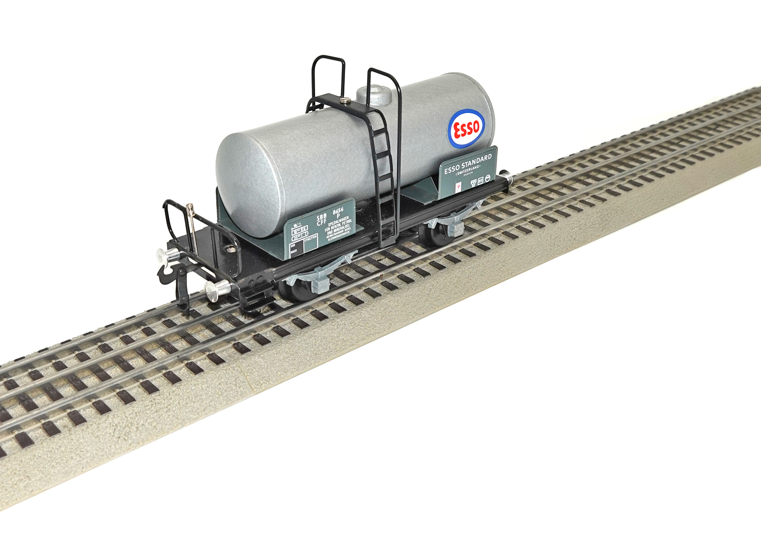 Buco 0 8656 Kesselwagen Esso mit Plattform (18cm)
