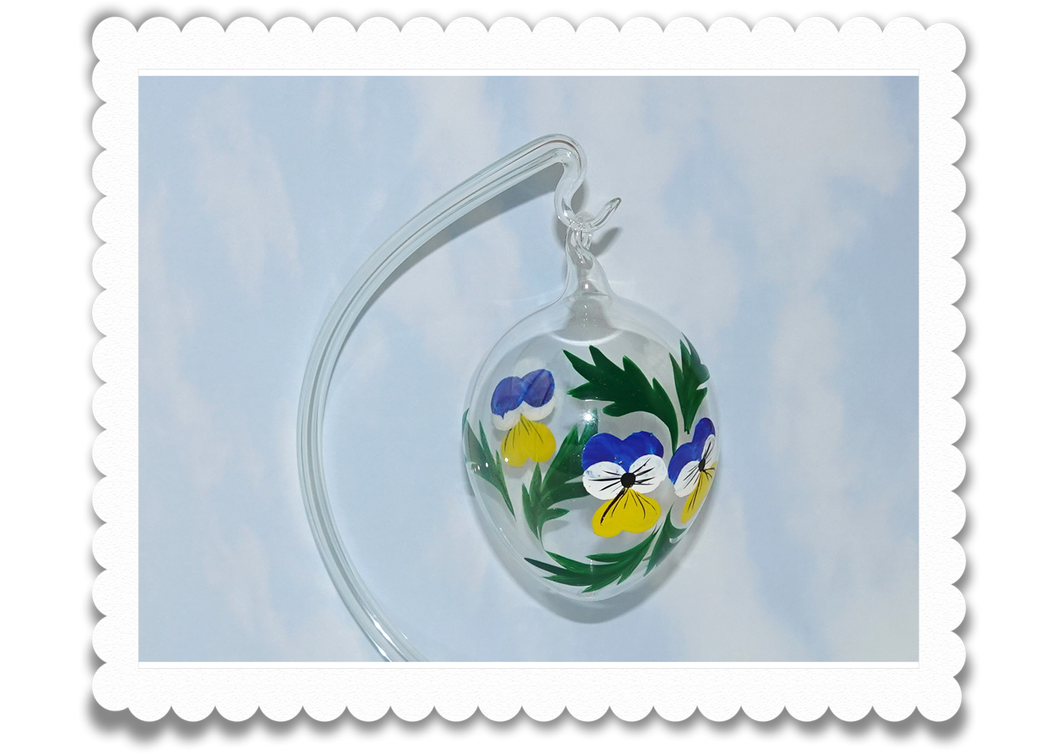 Ostereier Glasklar und Handbemalt Stiefmütterchen blau