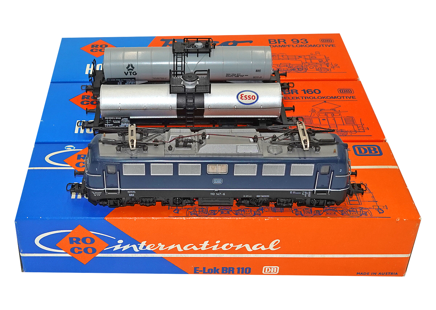 Roco 4135A DB E-Lokomotive BR110 blau und 2 Güterwagen 