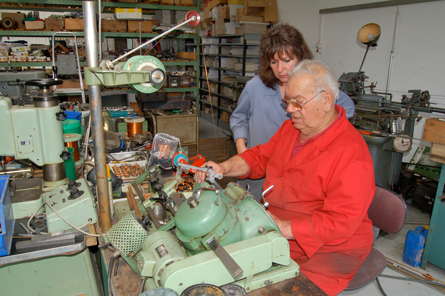 Buco Spur 0 Produktion Wickelmaschine einrichten anno 2009 by Fritz Krähenbühl in Thun Buco Spur 0 Produktion Wickelmaschine einrichten anno 2009 by Fritz Krähenbühl in Thun