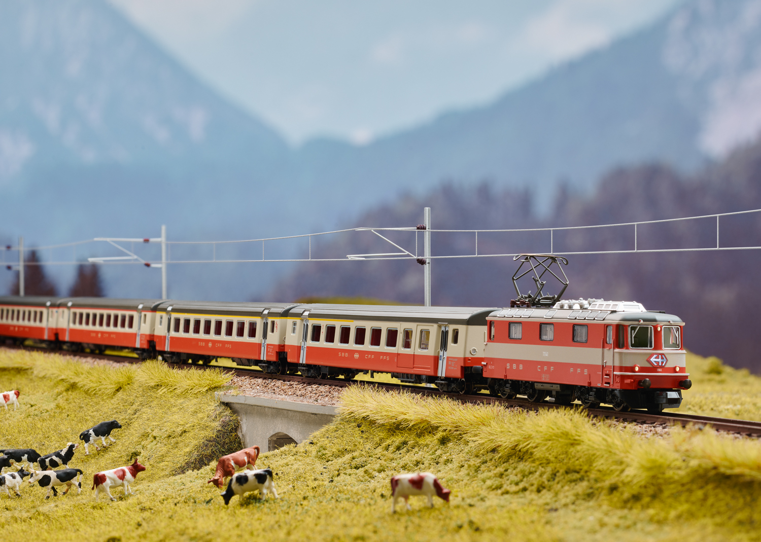 Minitrix 16883 SBB E-Lokomotive Swiss Express Reihe Re 4/4 II 