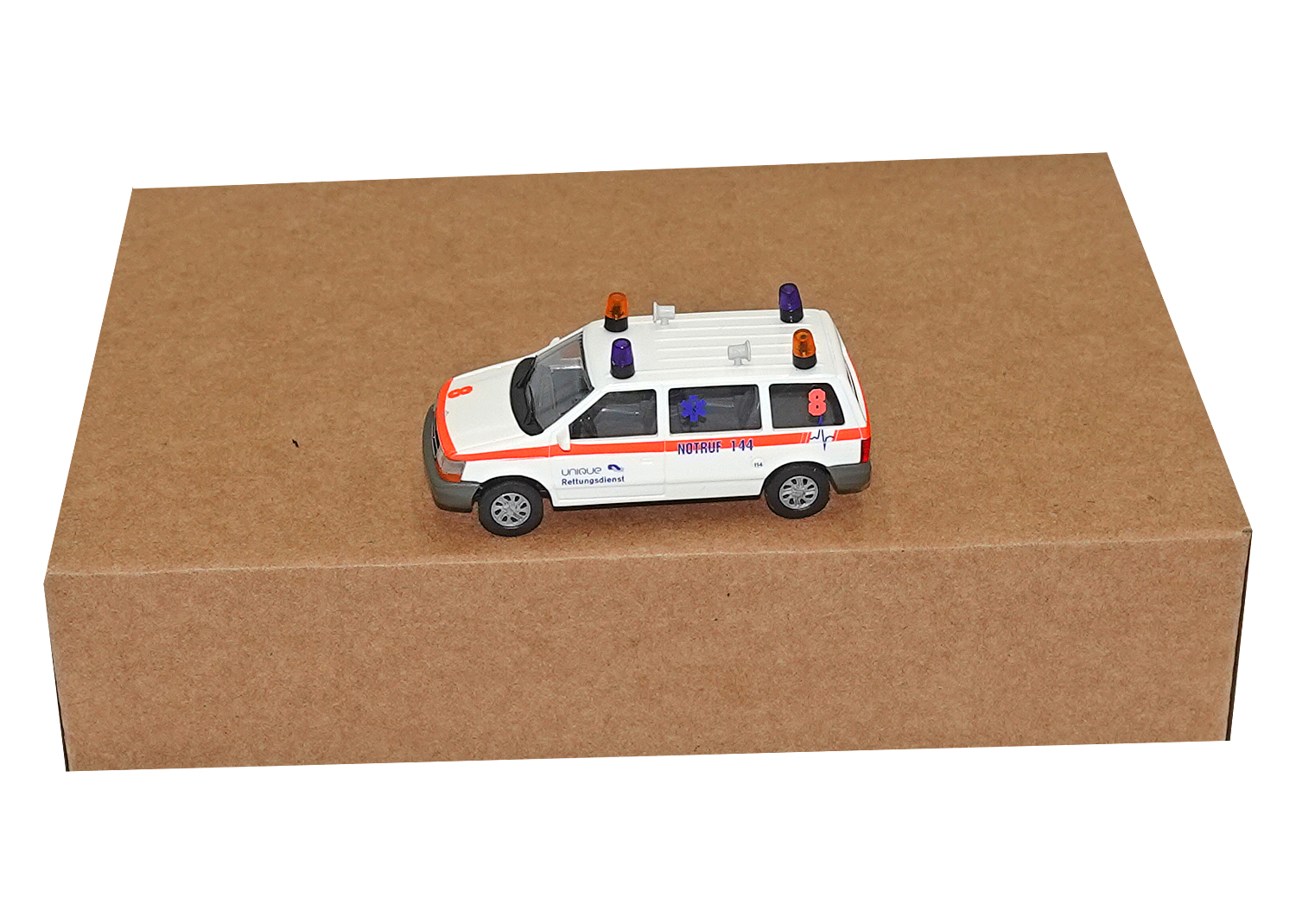 Busch 44617 Chrysler Voyager Rettungsdienst Unique 