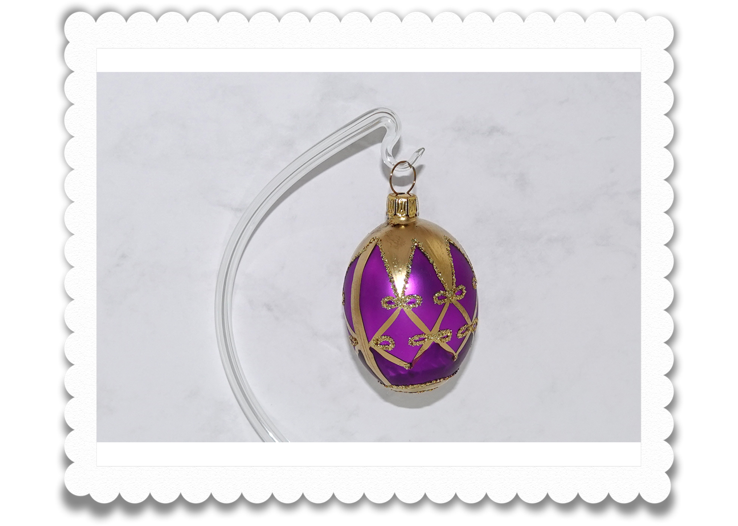 Fabergé Ostereier aus Glas violett bemalt und verziert Fabergé Ostereier aus Glas violett bemalt und verziert