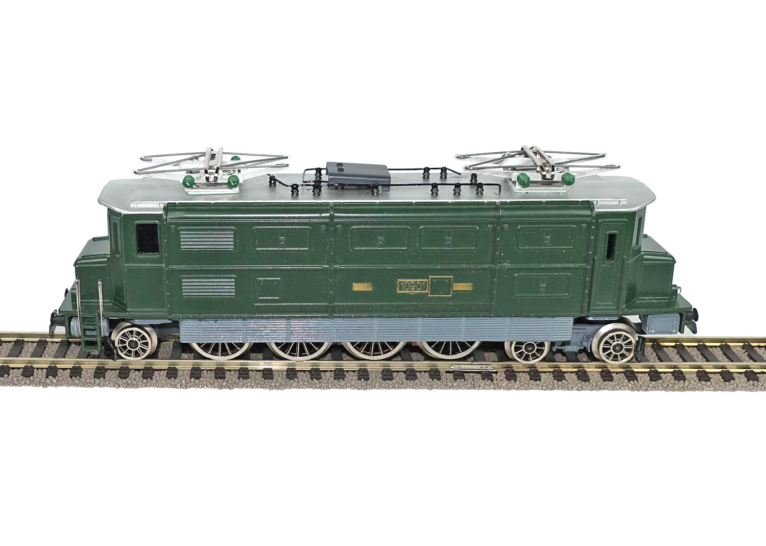 Hag 141 SBB Ae 4/7 10901 grün Dachaufbau silber DC  Hag 141 SBB Ae 4/7 10901 grün Dachaufbau silber DC