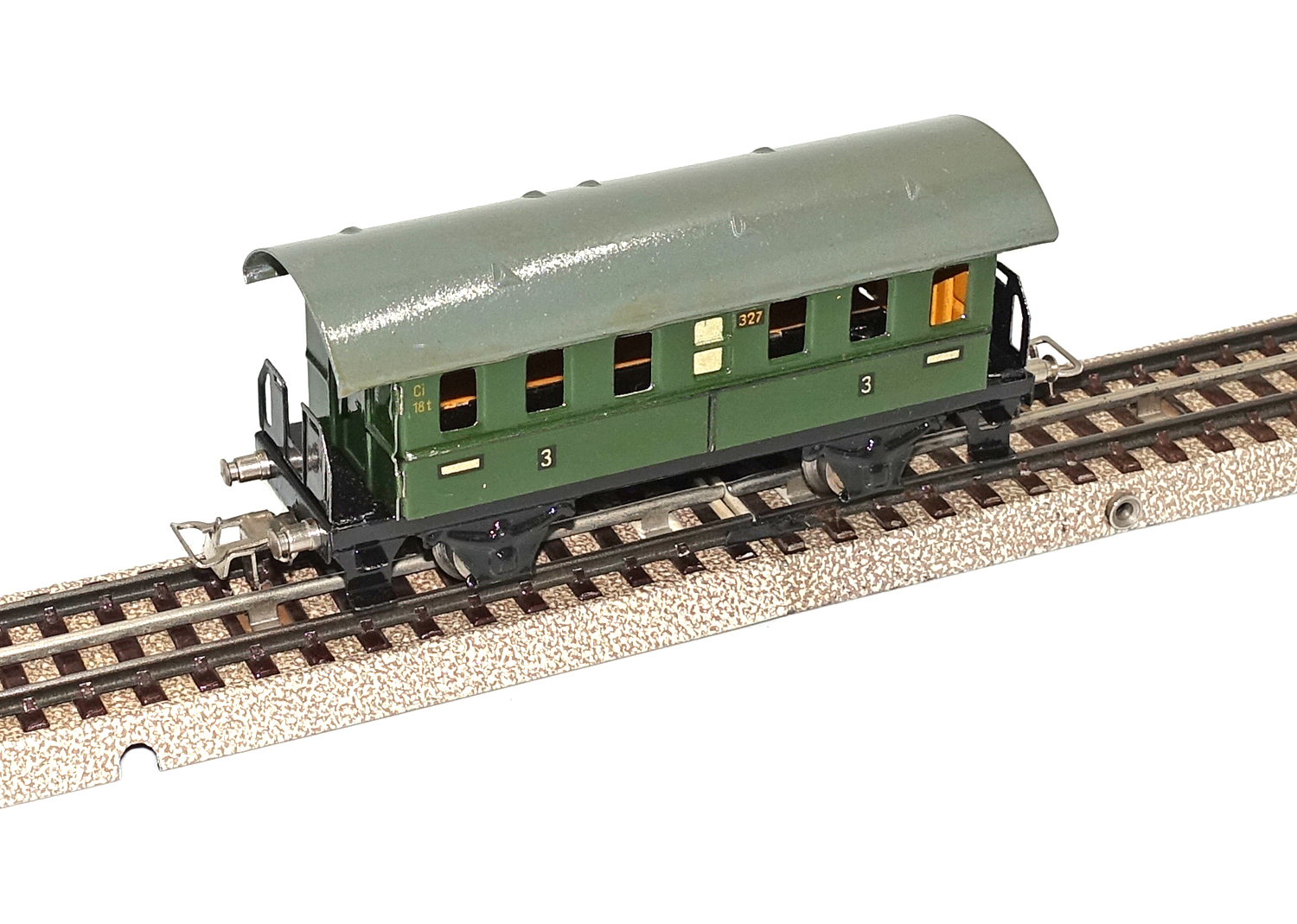 Märklin 327K Personenwagen 3. Klasse grün  Märklin 327K Personenwagen 3. Klasse grün