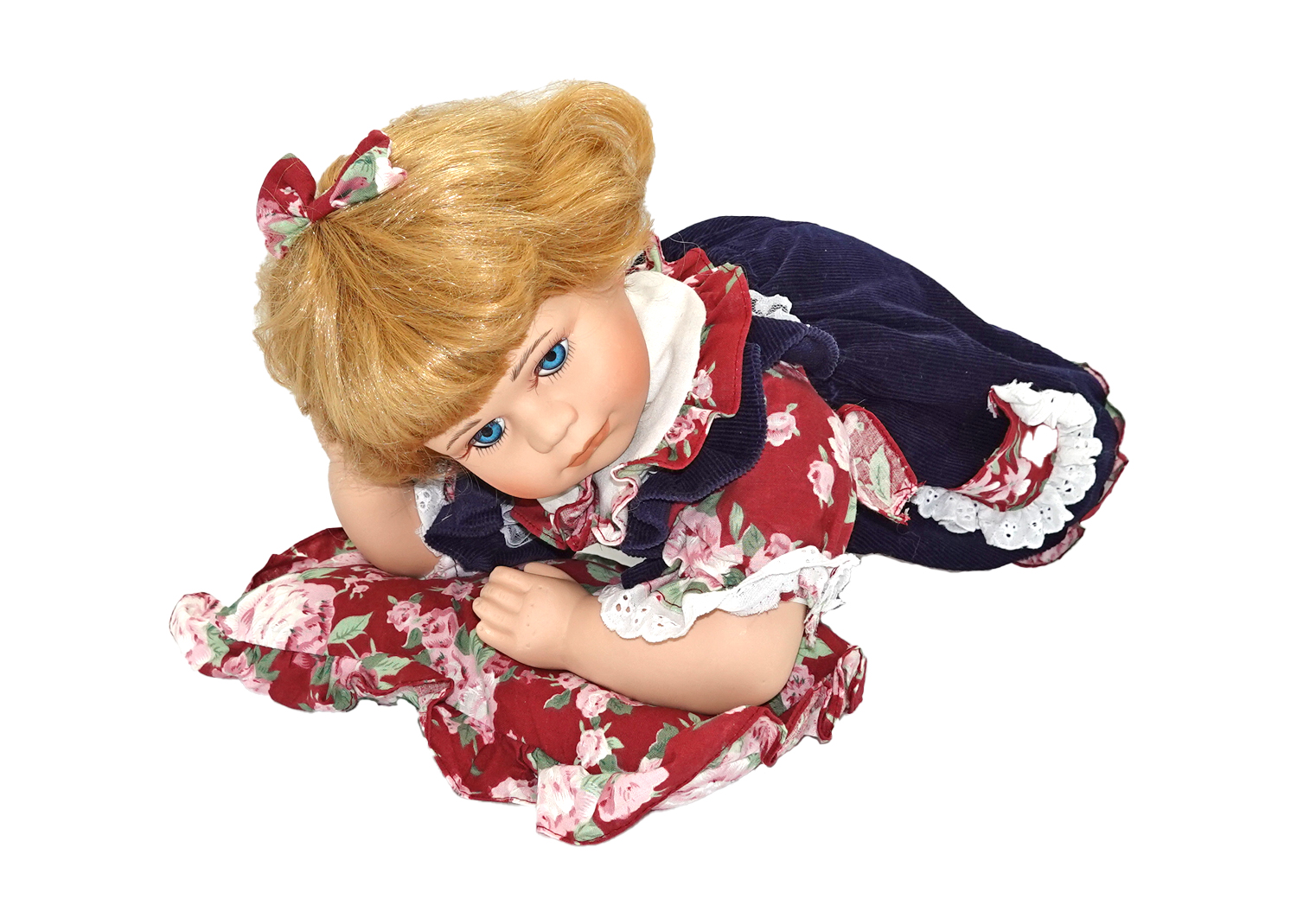 Engel Porzellanpuppen liegend mit Kissen Engel Porzellanpuppen liegend mit Kissen